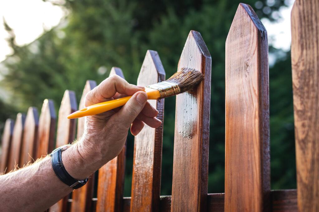 Zaun wird gestrichen